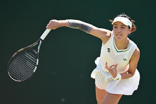 1751551171789048898.jpg (体育)(18)网球——温网:王欣瑜止步女单第二轮XxjpseC007207_20250703_PEPFN0A001.jpg