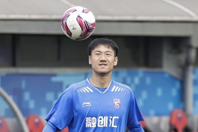 开云-武汉三镇宣布14名球员离队：荣昊等11人合同到期