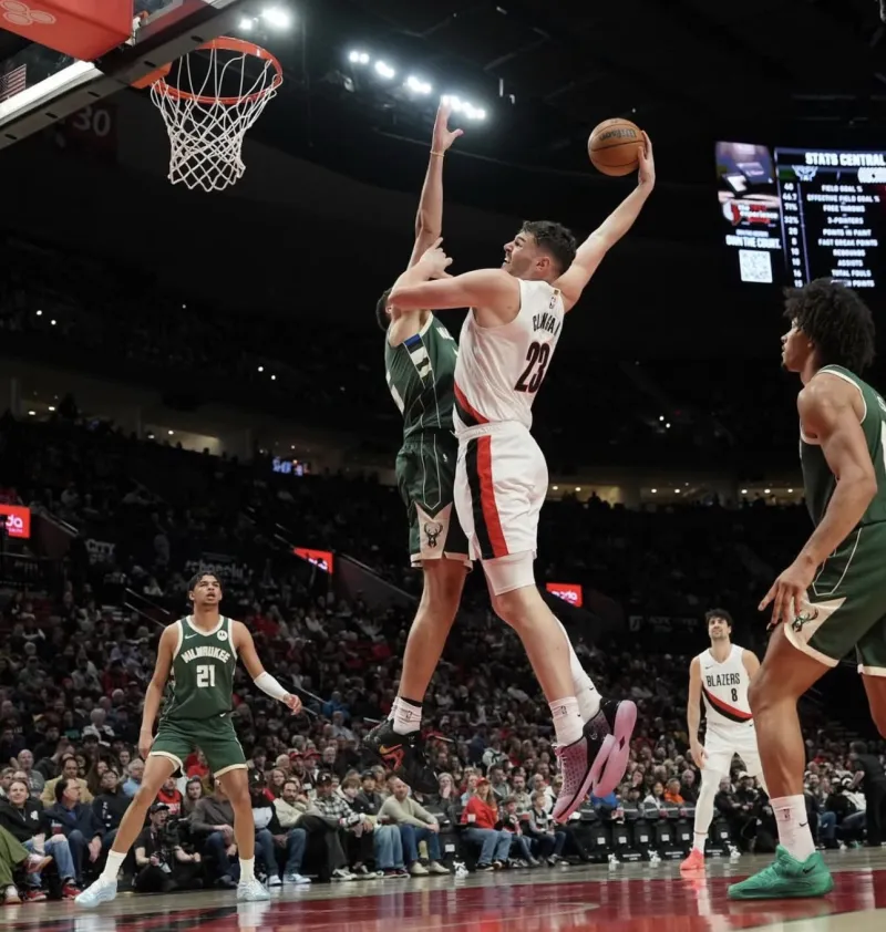 华体在线登录官网-制霸内线！多诺万-克林根更新Ins晒近期赛场照与球迷分享